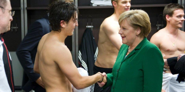 Merkel Məsud Özil haqda: Əgər belə deyirsə...